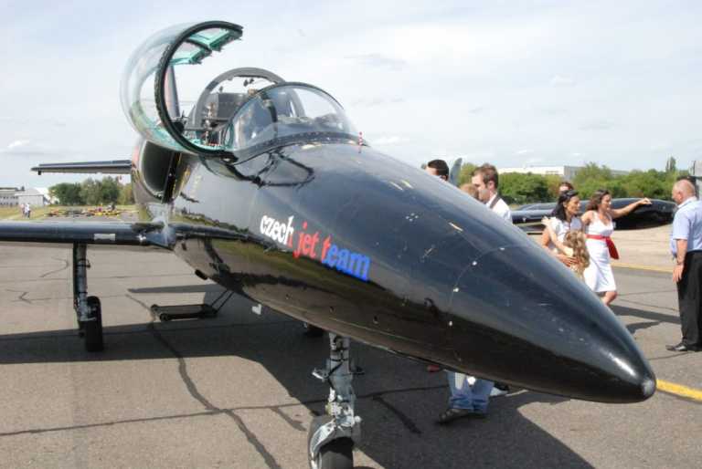 «Aero Vodochody» perdió el contrato para los «Black Hawk» y despedirá