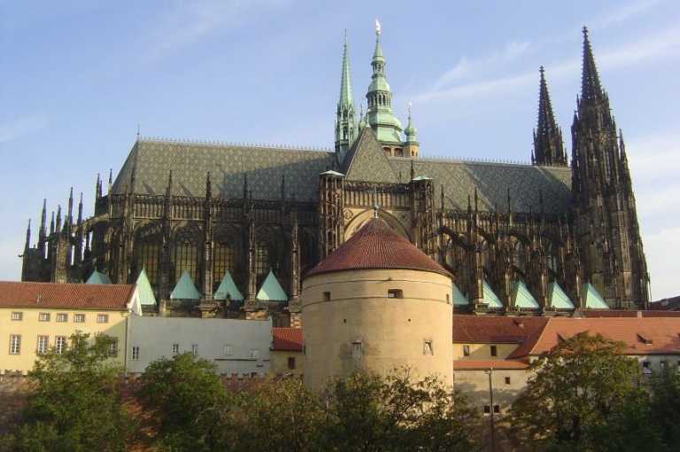 El Castillo de Praga cerrado como en la época de Husák. No está permitido  el paso al jardín de los ciervos.