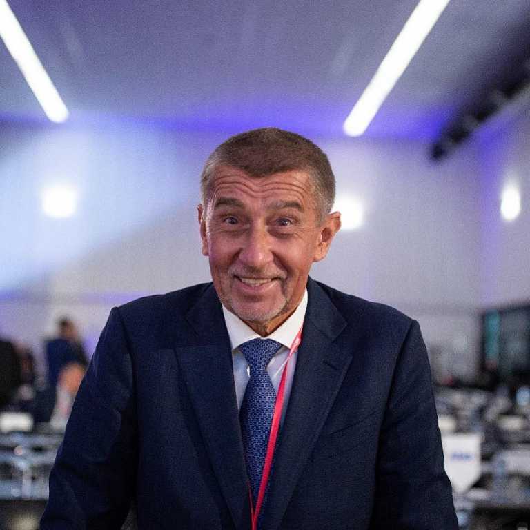Babiš: «Que bueno que tenemos democracia»