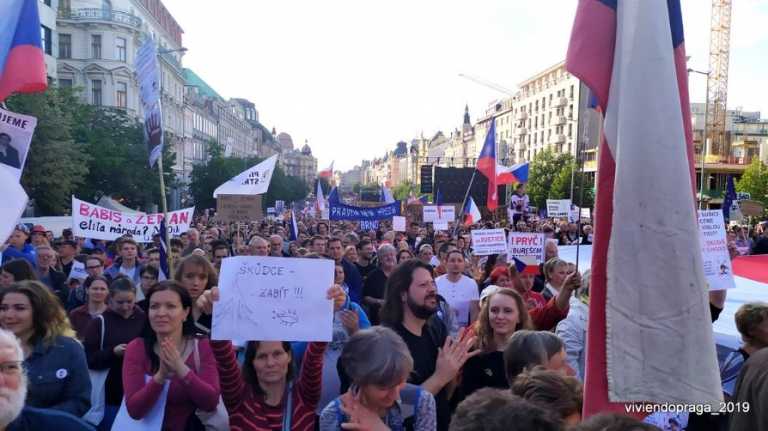 Las demostraciones contra Babiš las apoya sólo un tercio de la población