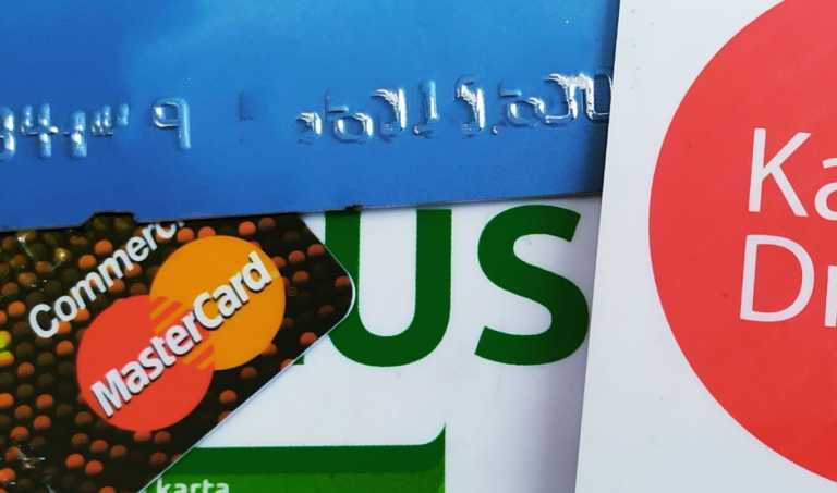 Los checos usan cada vez menos sus tarjetas de crédito