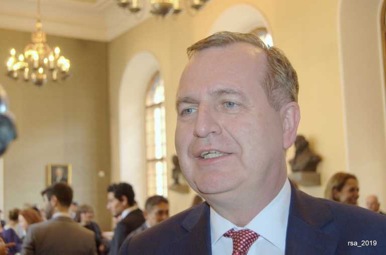 Rector Zima: «Los políticos fallan por que son incapaces de resolver los problemas»