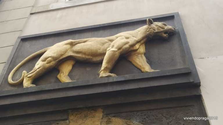 La Casa «del Tigre de Oro»